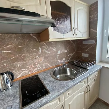 Privatunterkunft Ada &