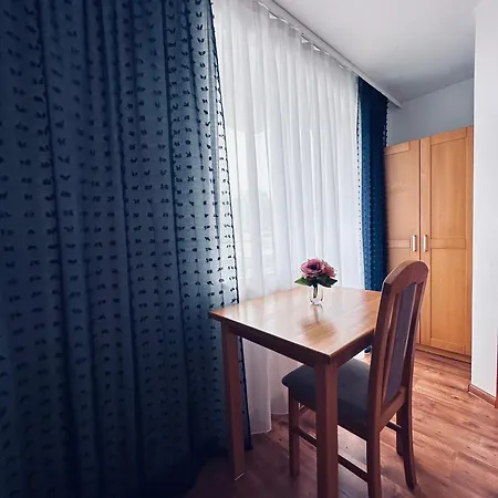 Ada & Privatunterkunft