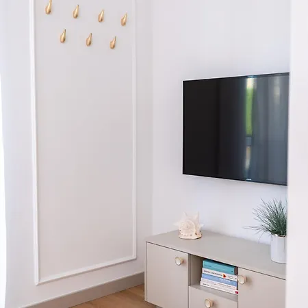 Ada & קארוויה