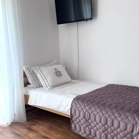 Habitación en casa particular Ada & *